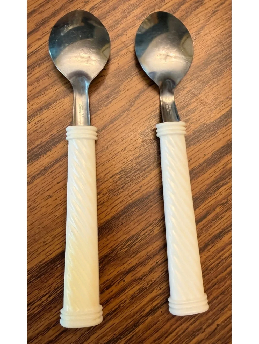 Vintage White Spiral Handle Flatware 5 Knives 2 Spoons Stainless made in China